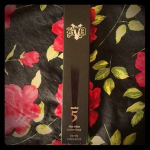 Kat Von D Edge Créme Contour Brush 5